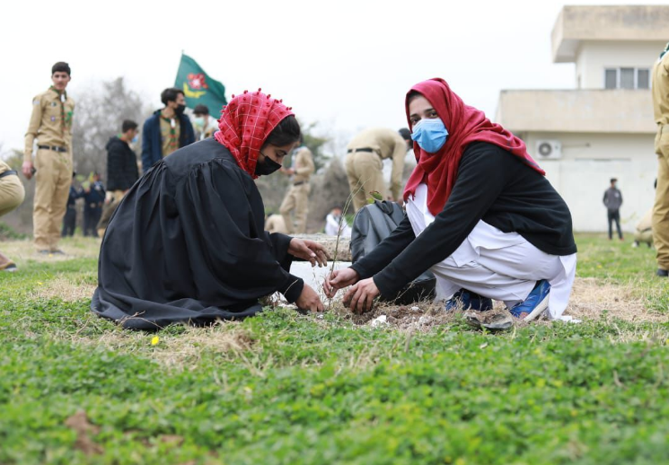 Nawaiwaqt_'s tweet image. نوجوان اسکاؤٹس نے آج وزیراعظم عمران خان کی موسم بہار کی شجر کاری مہم میں شرکت کرکے پاکستان سے محبت کا اظہار کیا۔

#Scouts #PMImranKhan #SpringPlantation #Plant4Pakistan @Scout_Pakistan  @MoIB_Official @GovtofPakistan @ImranKhanPTI @PakPMO 
@ClimateChangePK @zartajgulwazir