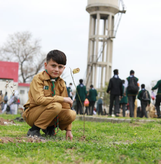 Nawaiwaqt_'s tweet image. نوجوان اسکاؤٹس نے آج وزیراعظم عمران خان کی موسم بہار کی شجر کاری مہم میں شرکت کرکے پاکستان سے محبت کا اظہار کیا۔

#Scouts #PMImranKhan #SpringPlantation #Plant4Pakistan @Scout_Pakistan  @MoIB_Official @GovtofPakistan @ImranKhanPTI @PakPMO 
@ClimateChangePK @zartajgulwazir