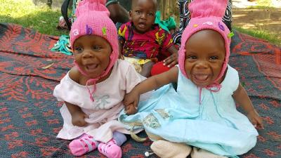 ForeverAngelsTZ's tweet photo. Happy #Twosday from two fantastic gigglers from our #MaishaMatters  session!
@louiseminchin @HollywoodLonTV @L8NTV 
@RailwayChildren https://t.co/50b5VeCGvF