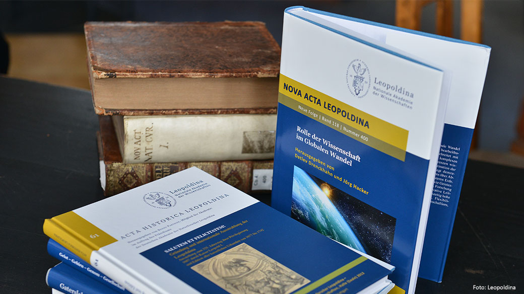 Leopoldina's tweet photo. Von der historischen Fachzeitschrift zum interaktiven Journal: Die Leopoldina schreibt ihre Publikationstradition unentwegt fort. Am Freitag, 25.03. blicken ExpertInnen auf Chancen und offene Fragen des Wandels: https://t.co/o3oTKh8lPM
#OpenAccess #LivingDocuments #OpenScience https://t.co/GPUn8ddoPK