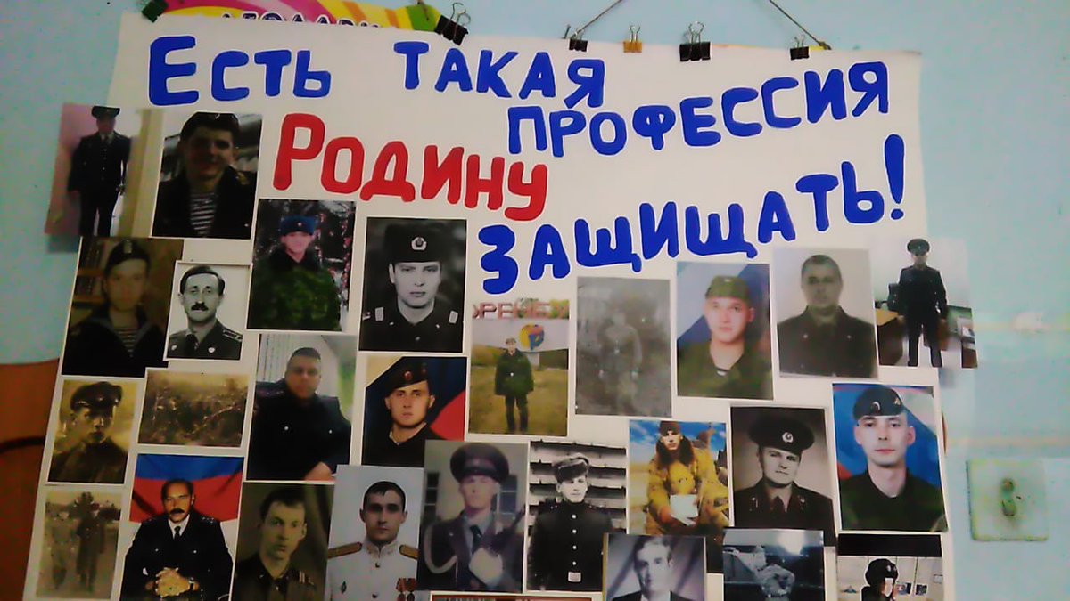 lilenka4's tweet photo. Мой дедушка когда-то артиллеристом был,

И папа был солдатом - в погранвойсках служил.

Когда я стану старше, окрепну, подрасту,

Стоять я буду так же на боевом посту!

Кипит подготовка к празднику в дошкольном отделении (группа 3) МБОУ «Гимназия №2»​
#МБОУГимназия2 https://t.co/7jRgd5t8ma