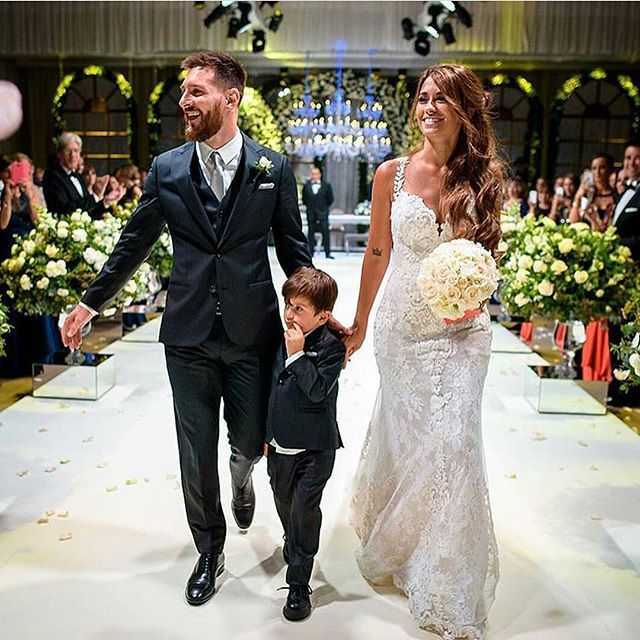 Electric_Dre's tweet photo. This is Messi...one of the highest paid footballers' wedding! No matron in sight, no chi line up!! In my country, with a salary of K3000 ngakuli ma horse, 12 people ba line up, two matrons, 6 kids. and 2 knifeboys. https://t.co/pJPqP9xqYz