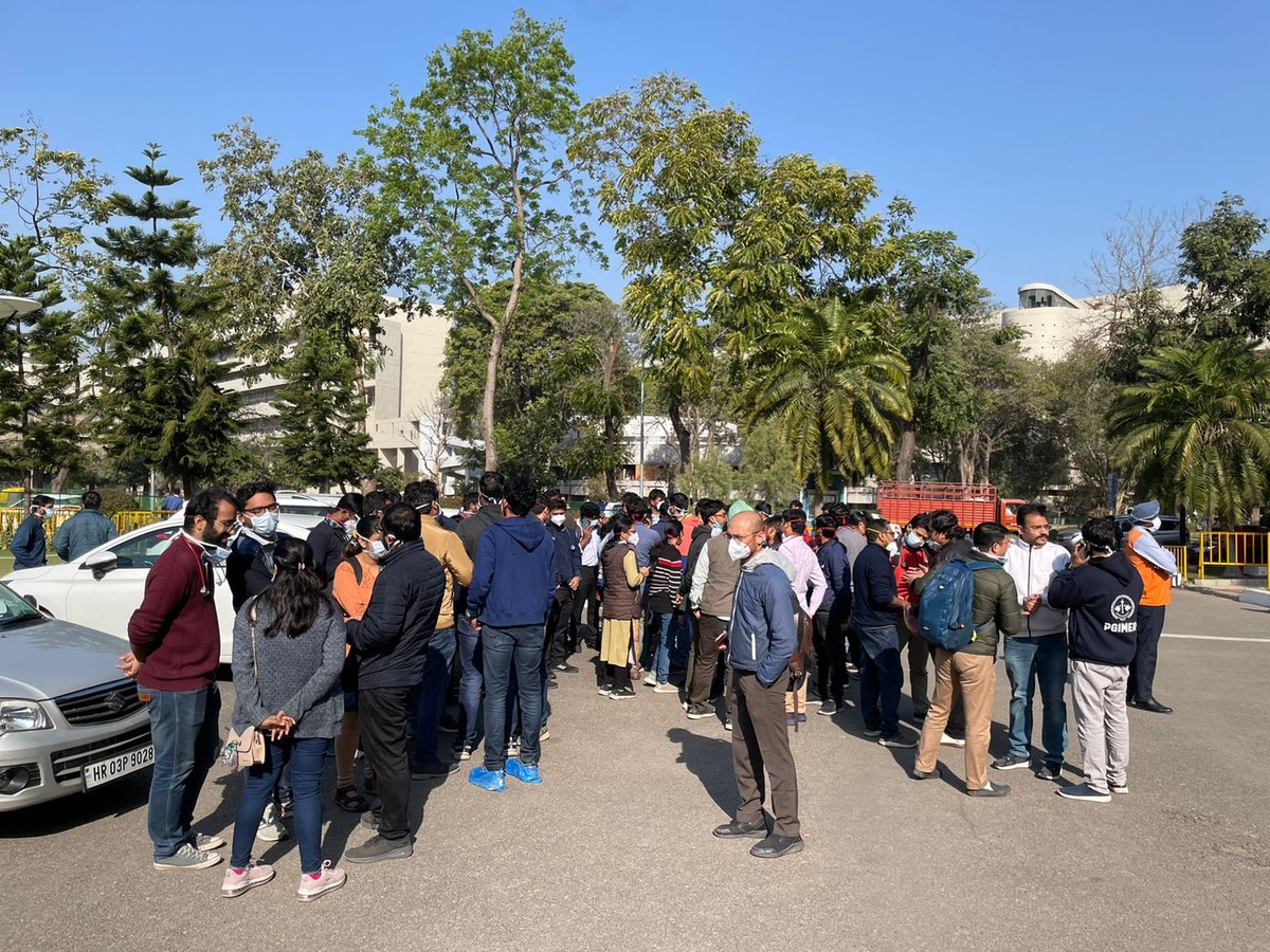 MedicosUnited's tweet photo. An incidence of assault happened with Resident Doctor at  PGIMER Chandigarh by patient’s  attendent. 

#StopViolenceAgainstDoctors https://t.co/PMZMdTAdYT