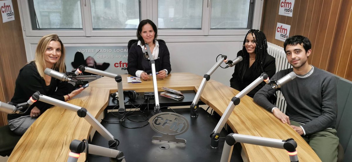 sijgmca's tweet photo. Présentation du dispositif du volontariat européen
Avec Jorge Rodriguez Redondo : volontaire européen, Pauline Forestier : Adjointe au Maire à la politique de la jeunesse, Beata RIGHESSO : #InfoJeunes et Mélissa Ramdan en service civique au #PôleJeunesse.
https://t.co/uWl5vs2slC https://t.co/jBXinnFGr5
