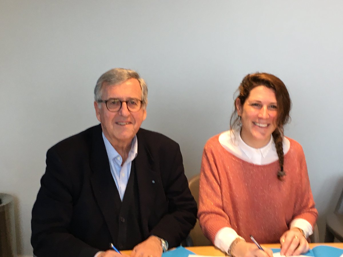RevueRGRA's tweet photo. @Connexion_21 a signé ce matin un partenariat avec Les SouterReines afin de promouvoir la mixité dans les métiers des TP. (Myriam Fontaine-Boullé; Jean-Marie Odoit). https://t.co/0j82rTFjiy