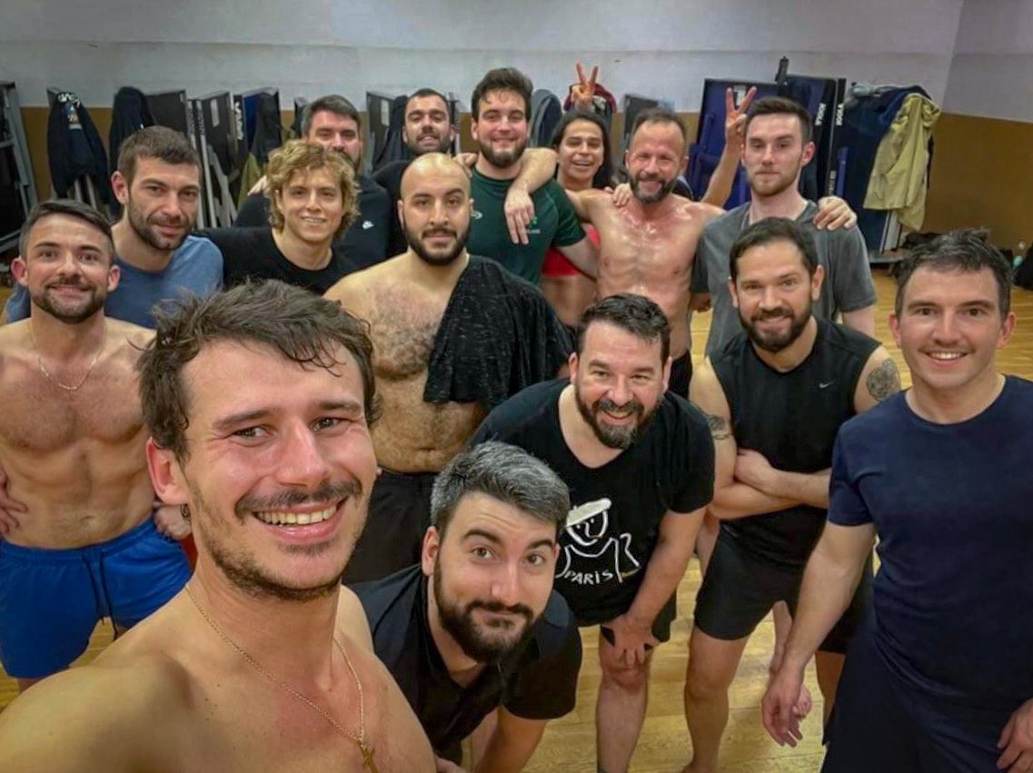 lescoqsfestifs's tweet photo. Vous étiez où hier soir ? Nos Coqs faisaient leur #lundiTranspi en gymnase animé par notre coach Fluffer ! Prêts pour samedi prochain ? Rdv à 10h au stade Pershing pour le #samedirugby ! 🐓🏉♥️ #lescoqsfestifs #rugby https://t.co/012R80g5Wp