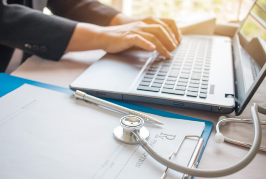ukmedschools's tweet photo. Researchers at @StGeorgesUni created a free online course for healthcare workers in primary care settings to allow learners to explore the epidemiology, clinical symptoms and current management of #COVID19. #RespondingToAPandemic

Read MSC's full report: https://t.co/qHVzYeUJot https://t.co/ObUlAP55MJ