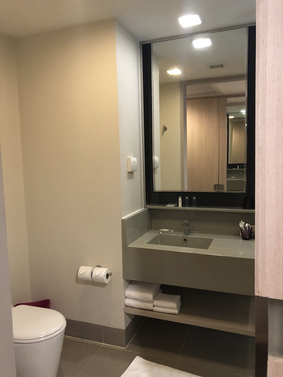 sarthit14's tweet photo. ชีพจรลงเท้า จากภูเก็ต สู่ กรุงเทพเมืองฟ้าอมร #lbis https://t.co/7qY7I2pkv7