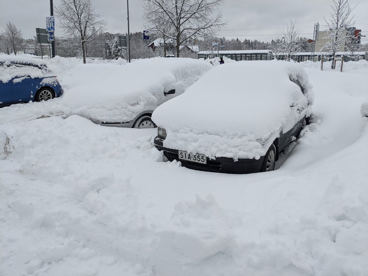 ducksref's tweet photo. So, it snowed this much yesterday night. 😁 https://t.co/V0v7xouZ38