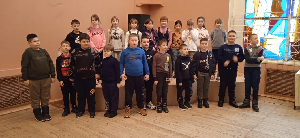 Накануне главного мужского праздника Дня Защитника Отечества, в Арсеньевском центре культуры состоялась конкурсно-игровая программа "Богатырская удаль". По окончании мероприятия ребят поздравили их одноклассницы, подарив милые сюрпризы.
#АрсеньевскийЦКДиК #Арсеньево