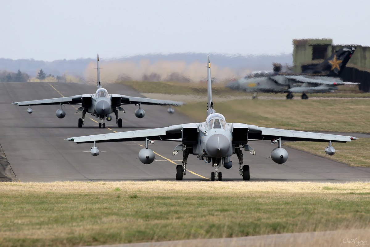johnhiggins777's tweet photo. Three years ago this week the Tornado FINale flypasts were taking place, more sad times for the hobby, but you had to go to Marham to be part of it #aviationphotography #aviation #TornadoFINale #TornadoTuesday #Themightyfin https://t.co/VPBEKmoZls