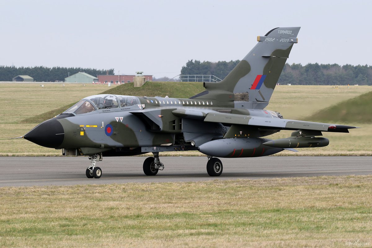 johnhiggins777's tweet photo. Three years ago this week the Tornado FINale flypasts were taking place, more sad times for the hobby, but you had to go to Marham to be part of it #aviationphotography #aviation #TornadoFINale #TornadoTuesday #Themightyfin https://t.co/VPBEKmoZls