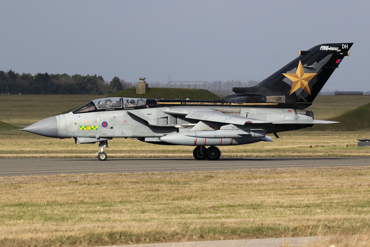johnhiggins777's tweet photo. Three years ago this week the Tornado FINale flypasts were taking place, more sad times for the hobby, but you had to go to Marham to be part of it #aviationphotography #aviation #TornadoFINale #TornadoTuesday #Themightyfin https://t.co/VPBEKmoZls