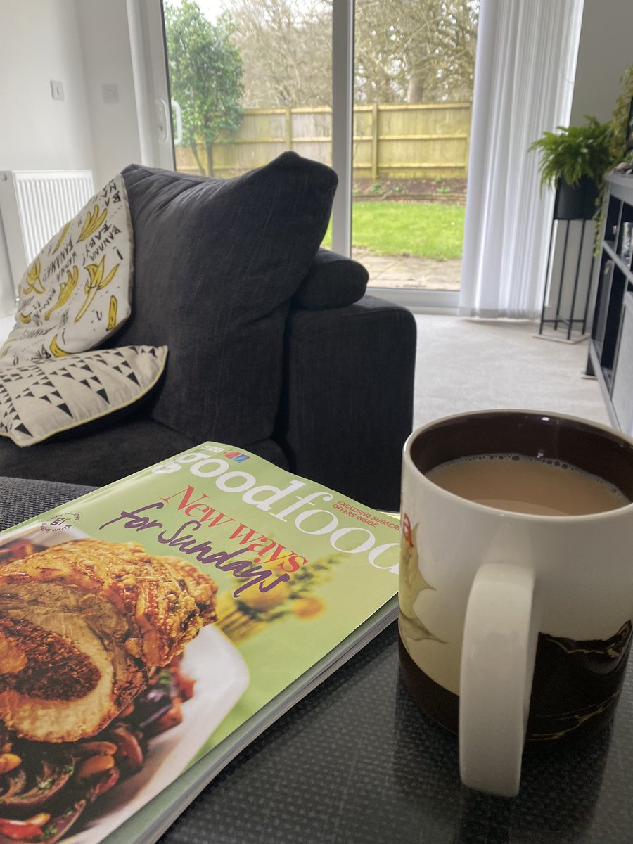 NickyCerfontyne's tweet photo. No alarm, chilled morning with βοΈ, πΈππ»ββοΈlater = TOIL day
#wellneededrest
#lifeofaphysio
#physio https://t.co/PnnjNODumE