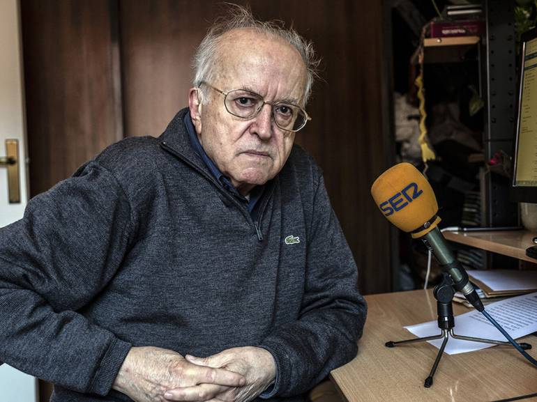 Ha muerto José Martí Gómez, maestro de periodistas. Su generación escribía con jersey y americana, y un whisky siempre cerca. Contaron el franquismo y la transición con una mezcla dolorosa de fe y escepticismo. Hablaban de política pero solo creían en la calle y en las personas.