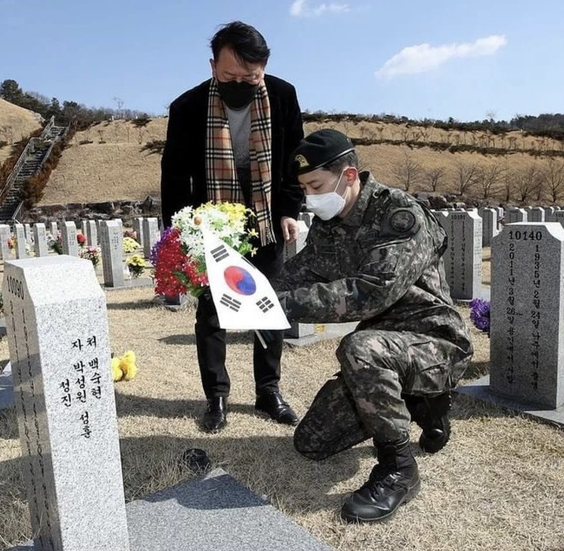 #CHANYEOL visited his grandfather, who was a Korean War Veteran and also served in the White Horse Unit.