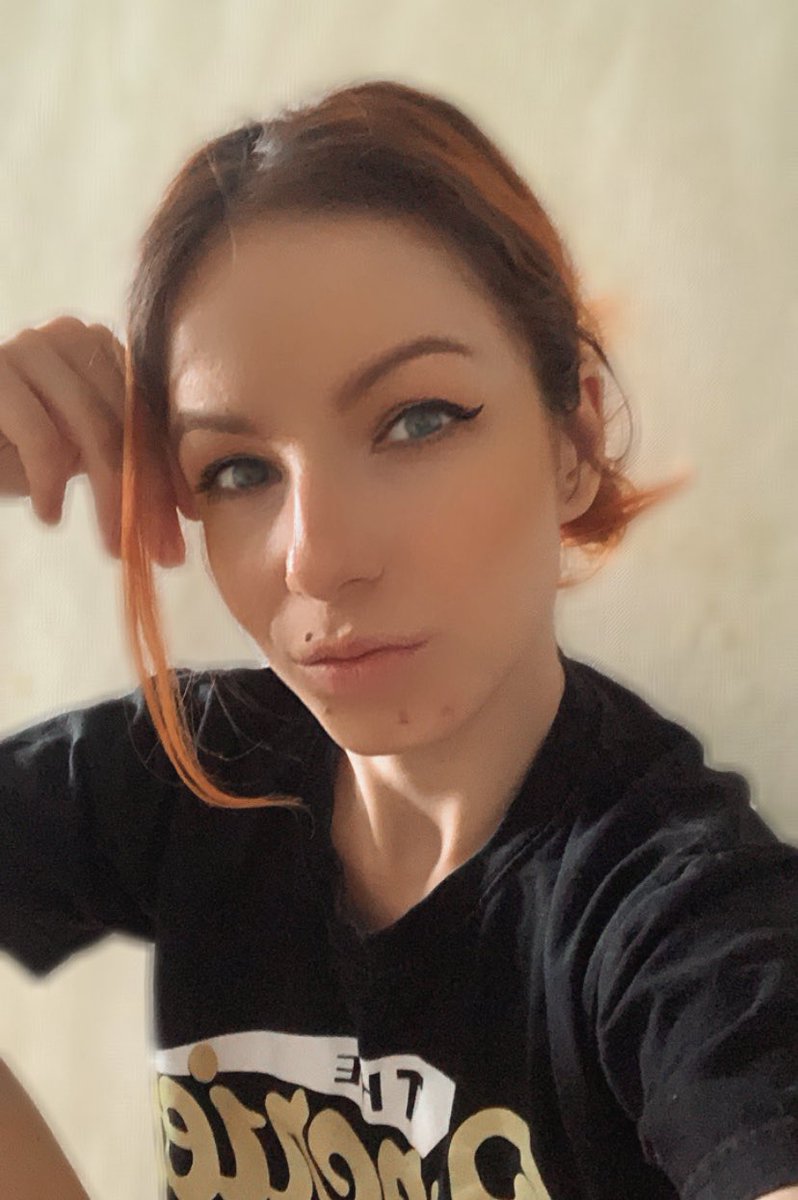 moonelfff's tweet photo. Я стала готовить так часто и так много блюд из тыквы, что спустя 10 лет борьбы с рыжиной в моем блонде - решила стать рыжей.
Мне нра)
🎃 https://t.co/Y1HYD4Xc2J
