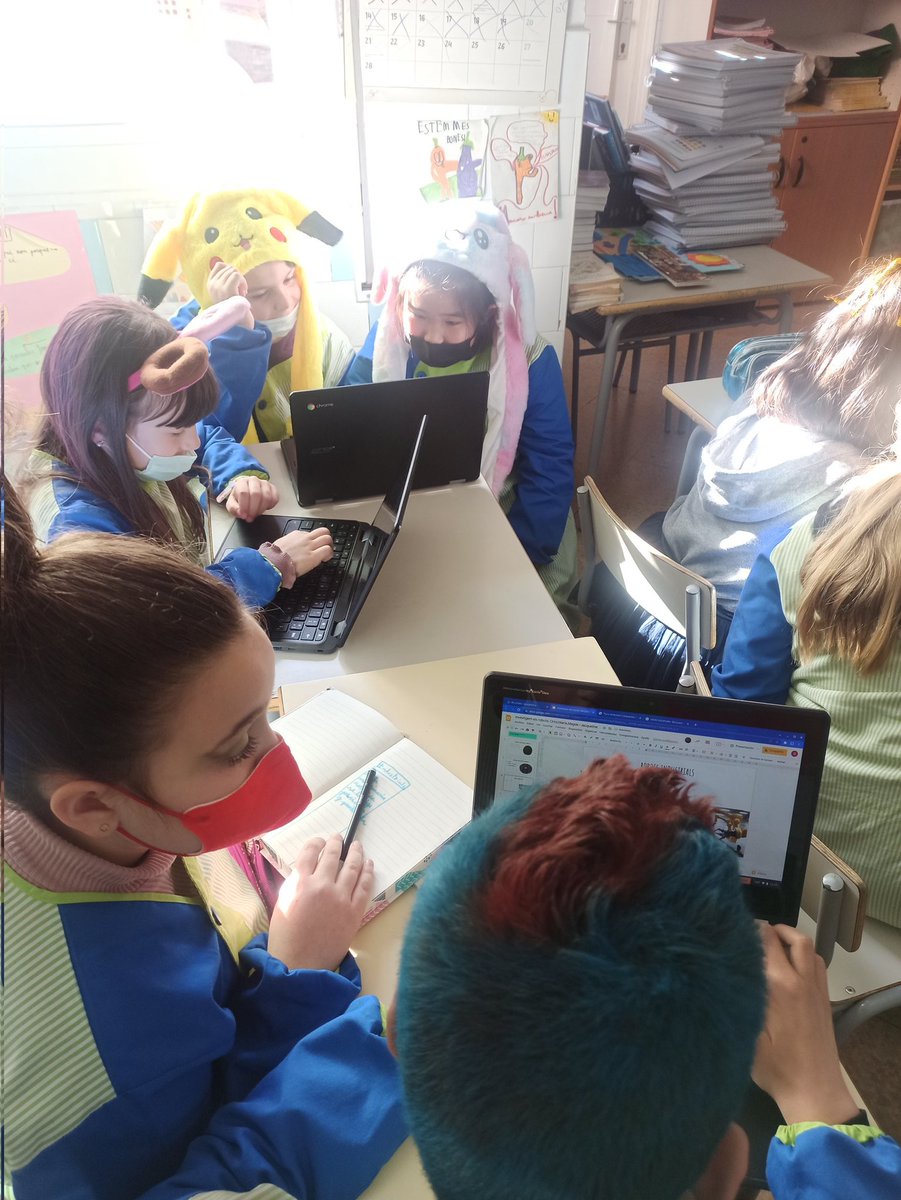 Albert_MDC's tweet photo. A 3r seguim amb el nostre projecte de Robòtica, avui amb uns cabells i caps ben diferents!! @escolamdcprat https://t.co/5G14vnKd1S