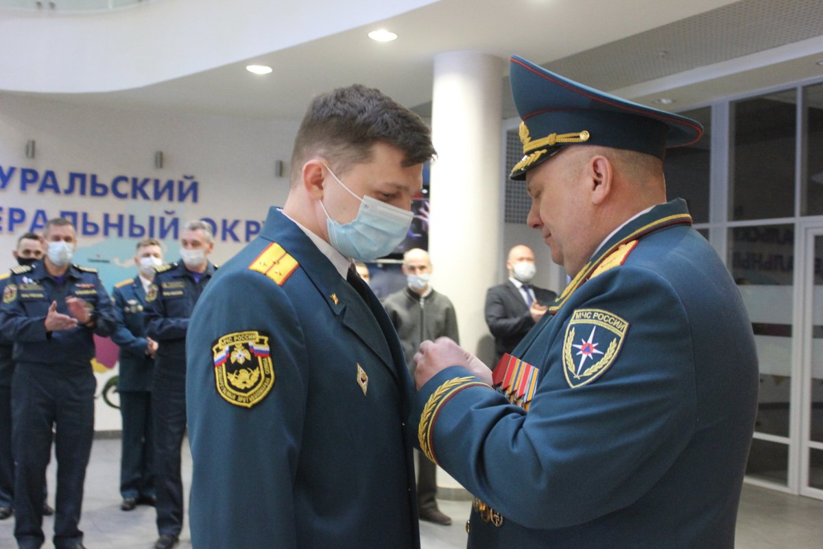 firepress1's tweet photo. В преддверии Дня защитника Отечества сотрудники МЧС награждены ведомственными наградами.

Подробнее: https://t.co/l5WCdv4vo9

#МЧС #МЧСРоссии #МЧССвердловск #МЧС66 https://t.co/d4Fp3dG251
