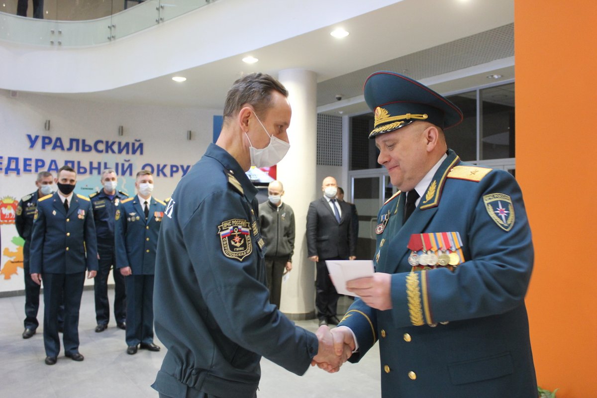 firepress1's tweet photo. В преддверии Дня защитника Отечества сотрудники МЧС награждены ведомственными наградами.

Подробнее: https://t.co/l5WCdv4vo9

#МЧС #МЧСРоссии #МЧССвердловск #МЧС66 https://t.co/d4Fp3dG251