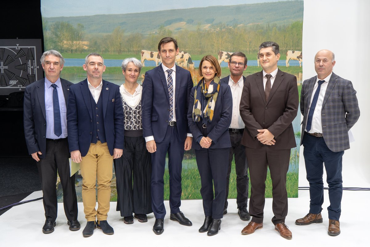 ca_saone's tweet photo. Retour sur l'événement “Ça Saône” du 03 février 
Le comité de rivière Saône, l'EPTB Saône &amp; Doubs et l'agence de l'eau Rhône Méditerranée Corse se sont réunis pour alerter des impacts du dérèglement climatique dans le Val de Saône.

#CaSaone #Saone #Environnement #Biodiversite https://t.co/iGc8SqWRvy
