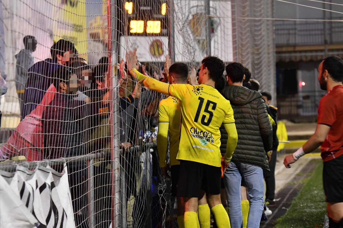 Encara resacosos del diumenge, afrontem aquesta setmana amb orgull i felicitat! 🥳

Vam dir que faríem del Centenari un infern, i així va ser. Vital victòria, carregada de justícia poètica, que reforça el que ja sabem: afició i equip junts som imparables. 💥

A seguir sumant!🔝🐝