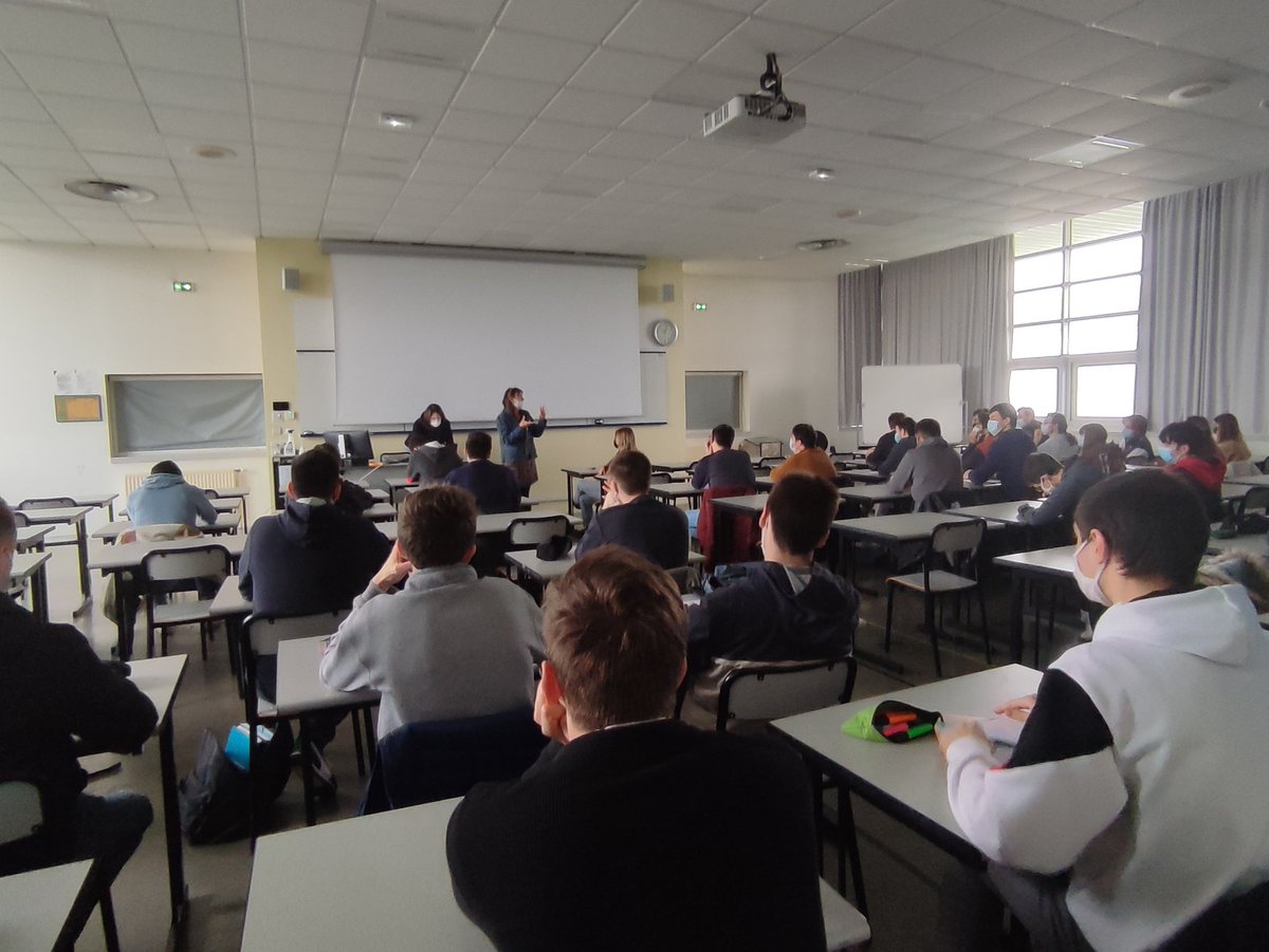 iutlaval's tweet photo. [Alternance] Ce matin, présentation du B.U.T. Informatique en alternance par @MathieuDosset et le service alternance de l'IUT aux étudiants en première année de B.U.T.
@LeMansUniv @lesIUT
#alternance #BUT #IUT #osezliut #formasup  #CFA https://t.co/Ynl5GI4YFb