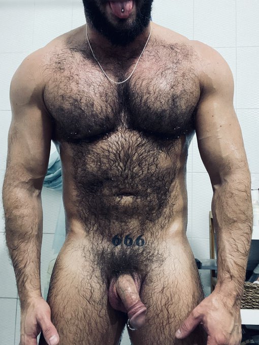 MARTES HUMEDOS Y MI P.A. HUMEDO.. gracias. @Klo_Piercing  ? https://t.co/mwhNLixgrd