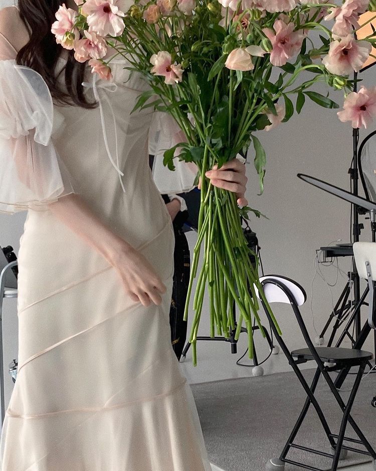 godds_'s tweet photo. ♡ Nehwa Instagram Update

"🤍" 

(1/2) https://t.co/khNEgLTevJ