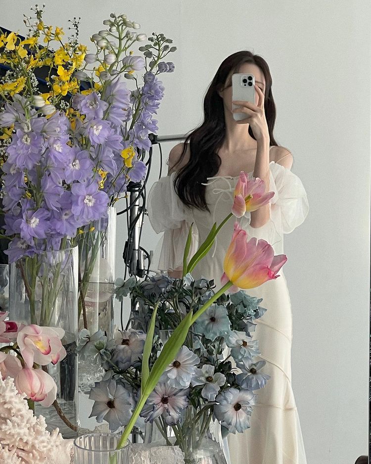 godds_'s tweet photo. ♡ Nehwa Instagram Update

"🤍" 

(1/2) https://t.co/khNEgLTevJ