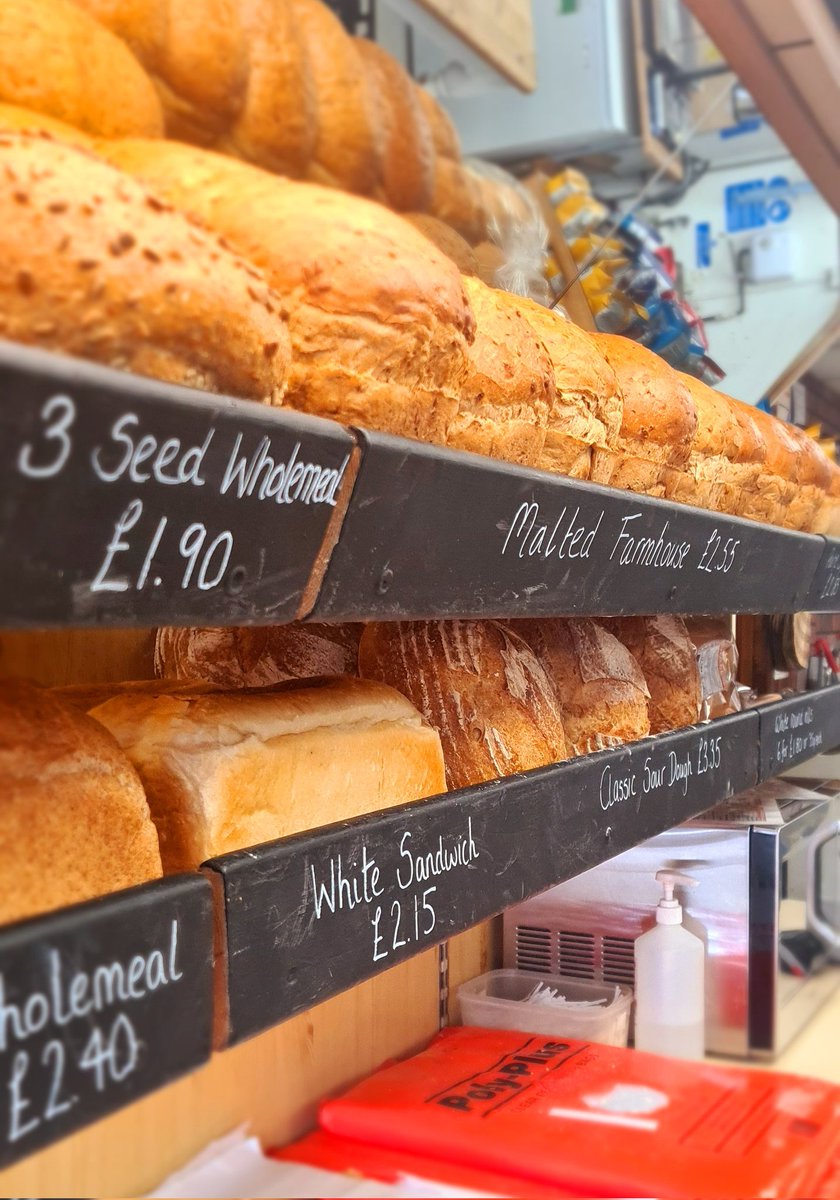 theparkbakery's tweet photo. Whether it's for making sandwiches, toast or a side for a lovely bowl of soup, we have you covered! Our bread shelves are full today waiting for all you bread lovers 😋😍 https://t.co/KyDAuyYGc5