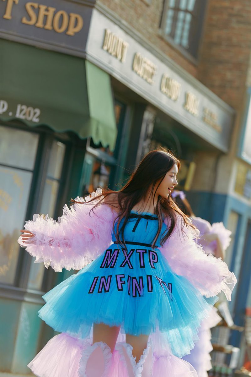 nmixxvintage's tweet photo. #NMIXX #JIWOO O.O M/V BEHIND PHOTOS https://t.co/JvvHVd4gUT