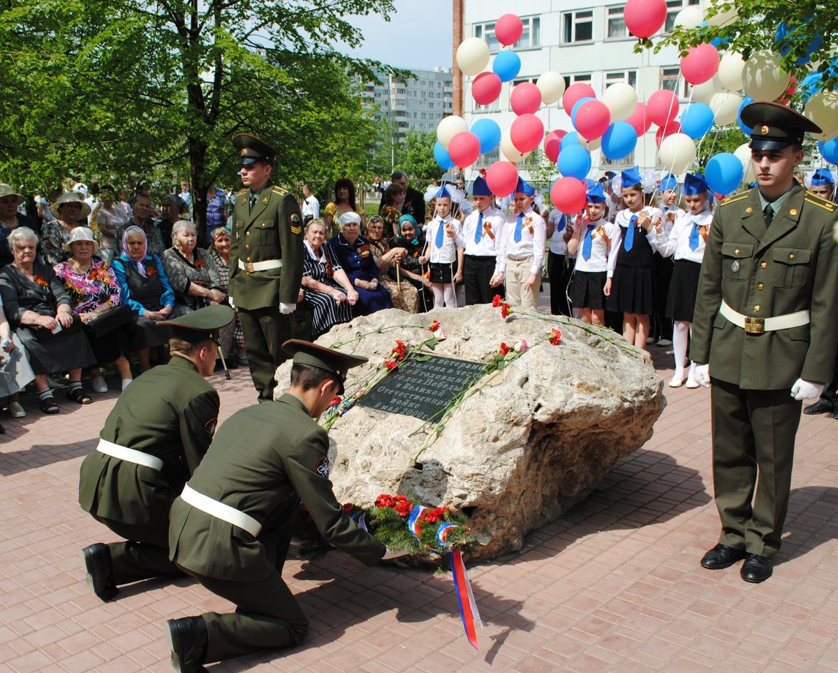 Есть среди наших сограждан люди, для которых защита Отечества стала профессией, делом всей жизни. Доблестных солдат, моряков и офицеров российских Вооруженных Сил, а также ветеранов Великой Отечественной войны  и поздравляет  <a href="/ostudin163/">Николай Остудин</a>   с праздником- dumatlt.ru/news/news.php?…