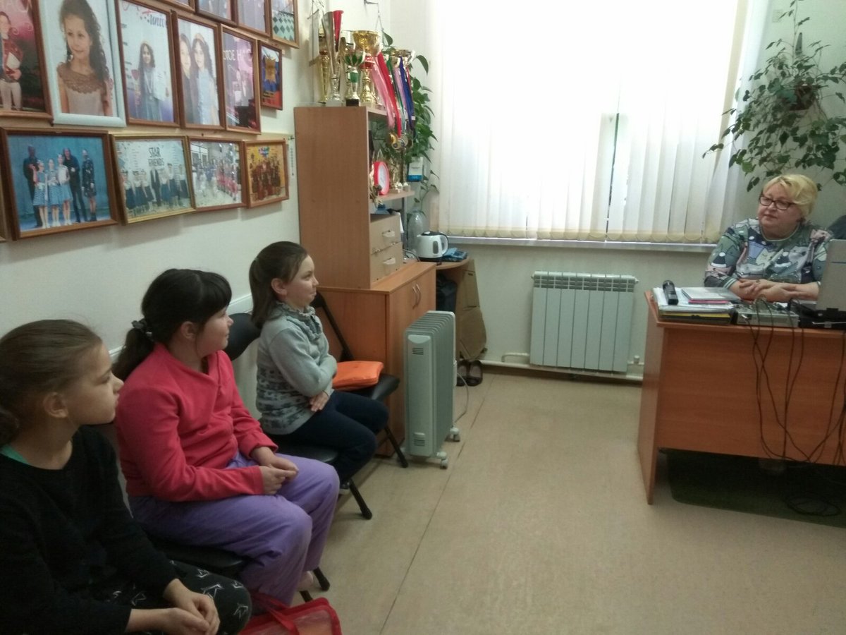 22 февраля в классе преподавателя Детской школы искусств №13 Булыгиной Т.В. прошла беседа с учащимися "И шли на войну девчата", посвящённая Дню защитника Отечества.
#дши13 #культура73 #культура73 #культураульяновск #ДШИ13 #культура73 #искусство #23февраля #ДеньЗащитникаОтечества