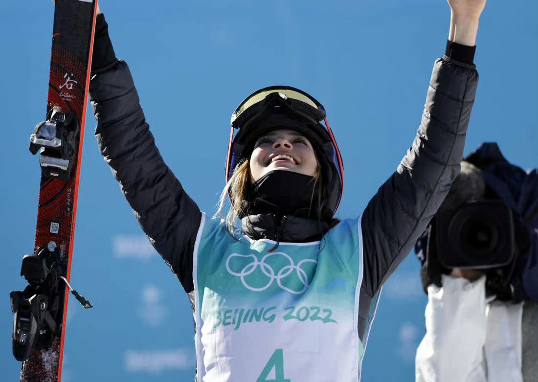 EileenFengGu's tweet photo. @Beijing2022 
我一直说我希望成为自由式滑雪运动的大使并通过打破界限和记录搭建桥梁，我很自豪地说我度过了人生中最美好的两周，充满了快乐、挑战，鼓力和爱、也经历了不可估量的成长，并成为：
历史上最年轻的自由滑雪奥运金牌得主
第一位在同一届奥运会上获得三枚奖牌的极限运动员 https://t.co/wwE7Ve1A27