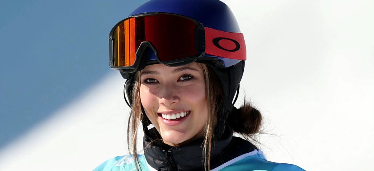 EileenFengGu's tweet photo. @Beijing2022 
唯一一位赢得“大满贯”（世界杯、xgames、世界锦标赛和奥运会）的自由式滑雪女运动员
中国历史上第一位奥运会自由滑雪金牌和奖牌得主
感谢我的妈妈、家人和朋友们，教练和赞助商对我的支持，也感谢所有参加比赛的女孩们，她们不仅挑战极限，而且还带着微笑，友谊和体育精神做到了这一点。 https://t.co/lbDaEhttOm