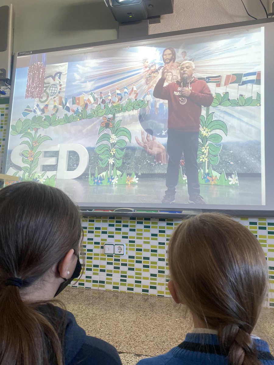 sjpmaristas's tweet image. Desde todas las clases nos unimos a @ONGDSED en la celebración de su #3️⃣0️⃣ cumpleaños. 
¡Muchas felicidades! ¡Muchas gracias por tanta solidaridad! #Sed30aniversario
#vivelosocial @CLANDEBICHOS @RozalenMusic