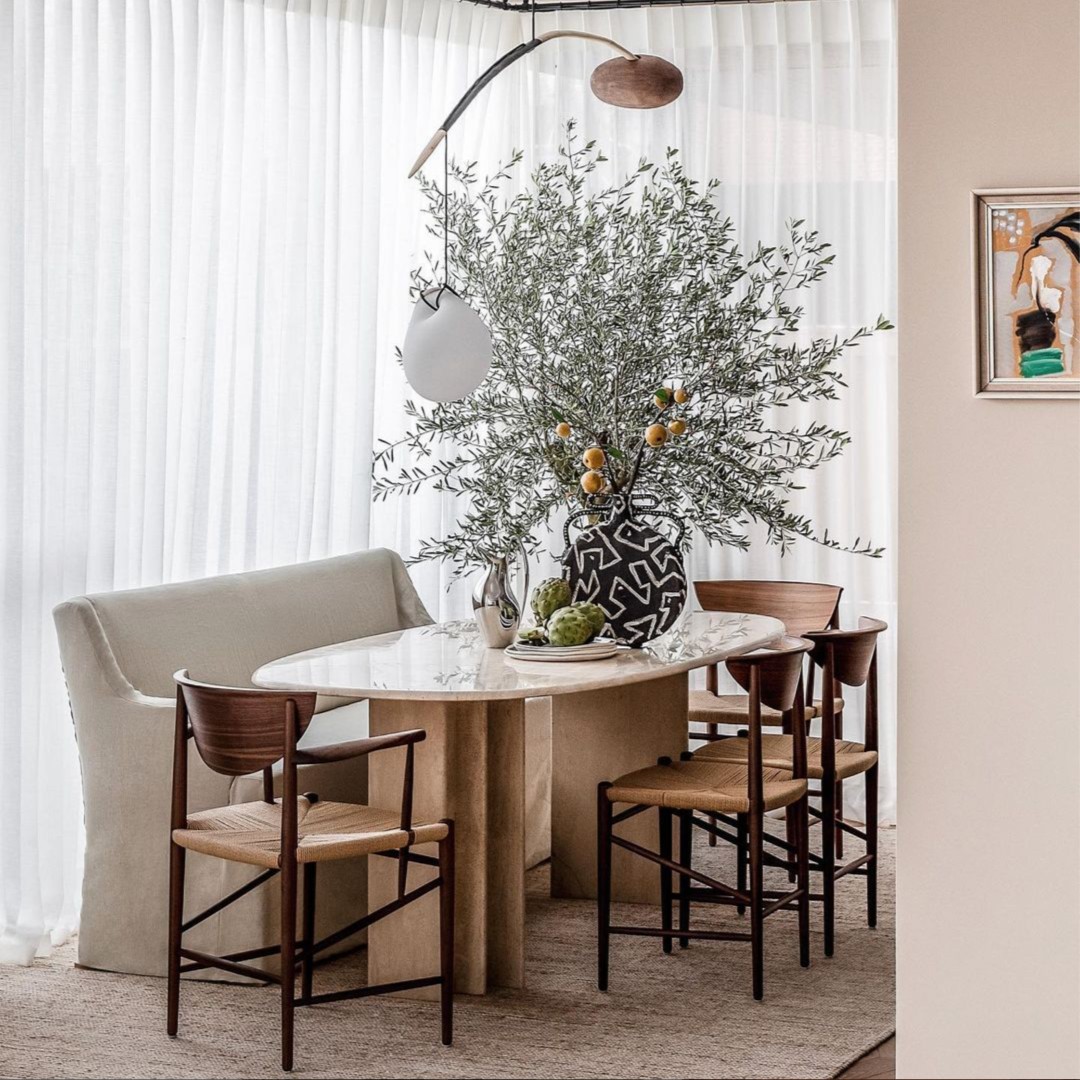 Our bespoke designed bench is perfect for divine dining 💫 
The stunning Studio CBC Bench was crafted locally by our in house designers &amp; crafters at our Cheltenham warehouse for <a href="/bergman/">bergman</a>.and.mar interior. 
📸<a href="/taranwilkhu/">Taran Wilkhu Photos</a> &amp; <a href="/bergman/">bergman</a>.and.mar 
 
ow.ly/T0h250HUs2m