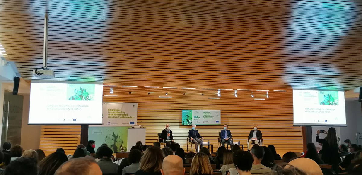 IESCandavera's tweet photo. Comenzando la jornada regional de formación incluida dentro del Programa de Renaturalización y Adaptación al Cambio Climático de Patios Escolares. Un proyecto que va a cambiar nuestro centro. https://t.co/tZBZyTyllc