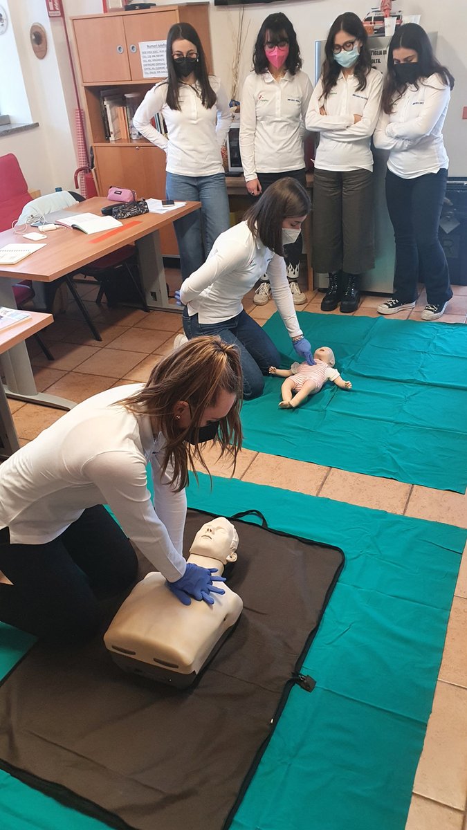 AnpasPiemonte's tweet photo. #Anpas #IvreaSoccorso ha stipulato una convenzione triennale con il Liceo Carlo Botta per percorsi per le competenze trasversali e orientamento rivolti a studenti e studentesse del Liceo da svolgersi presso l’associazione di #volontariato eporediese. https://t.co/hHGErJyslp https://t.co/DfWkUKTNut