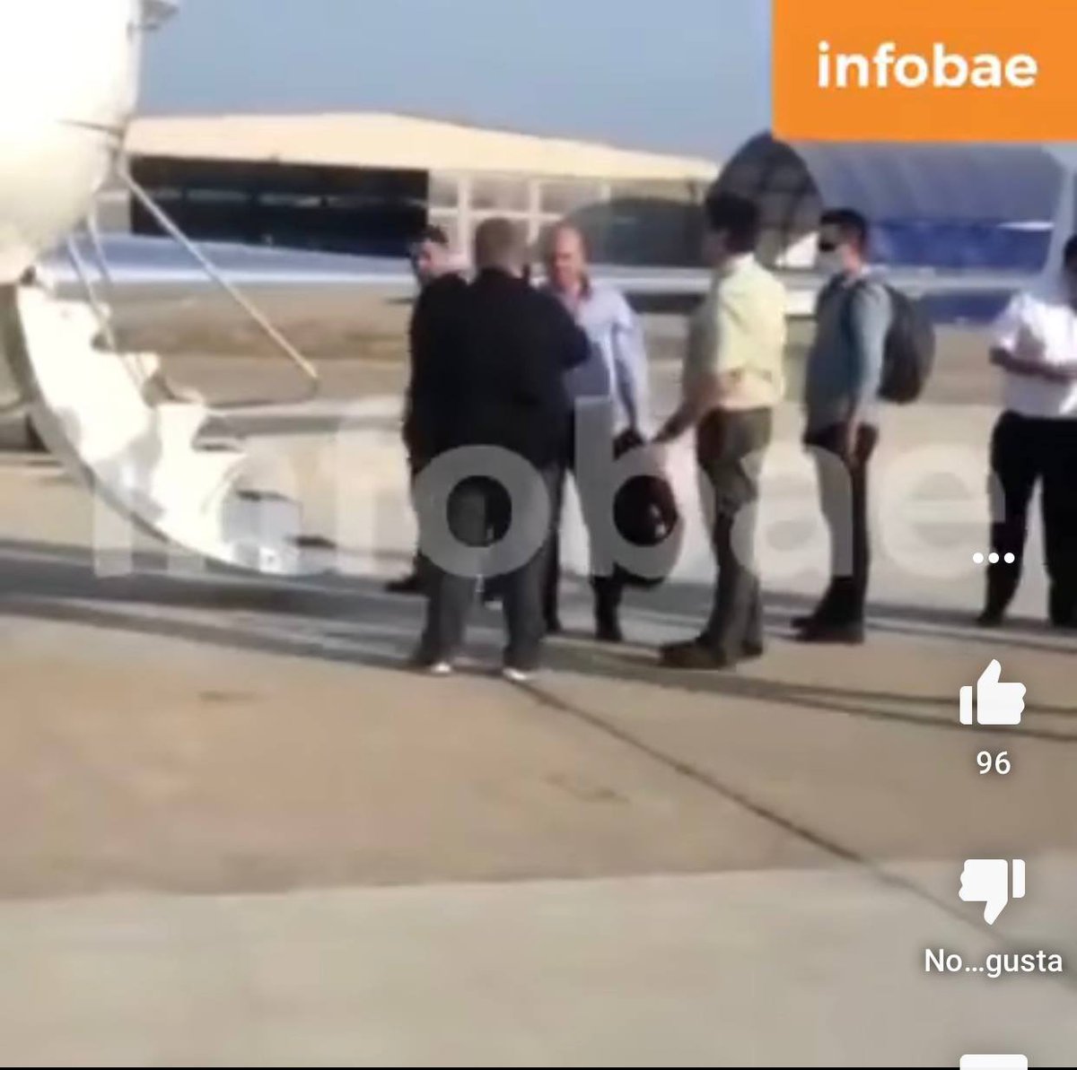 RoiLopezRivas's tweet image. EEUU: Cliver Alcalá Verdadero colaborador de la DEA, tranquilo sin esposas con su maleta/ Alex Saab #DiplomaticoDelPueblo secuestrado, esposado y llevado a la fuerza.

#FreeAlexSaab

@Potus @vp @DEAHQ @StateSPEHA