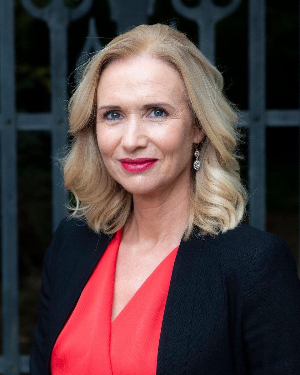 Comhghardeas Maire Eilis Ni Fhlatharta, Caitriona <a href="/RosnaRun/">Ros na Rún TG4</a> atá ainmnithe mar Stiúrthóir ar dianchúrsa oiliúna <a href="/TG4TV/">TG4</a> <a href="/atlanticgalway/">Atlantic Academy / Acadamh Atlantach</a>. Beidh Maire Eilis ag caint le <a href="/SBBinashui/">Seán Bán Breathnach</a> <a href="/IrisAniar/">Iris Aniar</a> ar <a href="/RTERnaG/">Raidió na Gaeltachta</a> thart ar 10 ar maidin. Bígí ag éisteacht. info@atlanticacademy.ie
