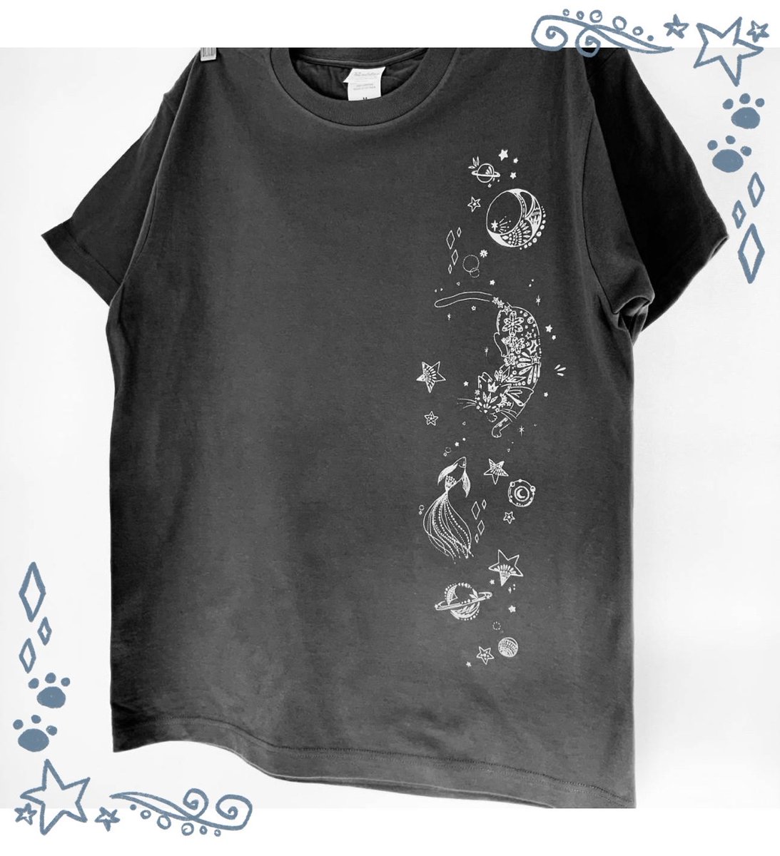そして新作です!
夜空をお散歩するアスティリアのTシャツです。まだまだ寒いですが、これからの季節、春に向けて早く暖かくなってほしいなーって思って作りました。
ハイカラ雑貨店ナツメヒロさんで発売中です!よろしくお願いします!

#猫の日 #cat #猫 #スーパー猫の日 