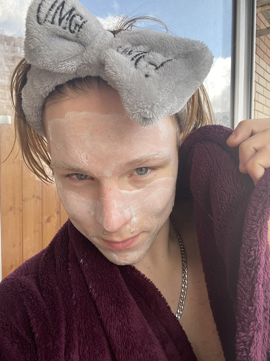 MisheevF's tweet photo. На самом деле , вот так идёт 
Этот вторник🤣🤣🤣
А надпись на повязке олицетворяет мою реакцию на 
#вторникМишеева ❤️❤️❤️ https://t.co/n1F7H7gjdt