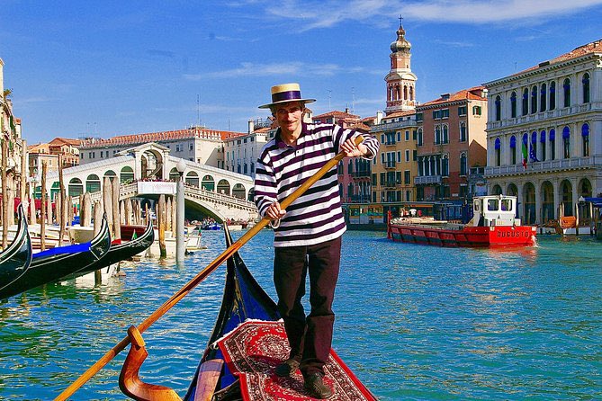 Does anyone want to appear in my Gelato Gondola event on 27 Feb For #CatCarnivale ??? If so let me know …..