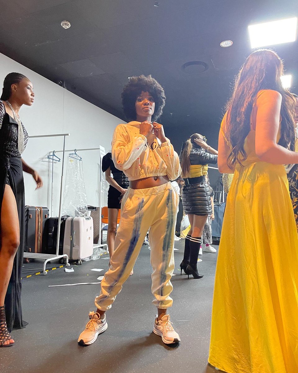 JoyUbeku's tweet photo. #Backstage Emirates Fashion Week #TwoTwoTwoTwoTwo https://t.co/cMffFClHxZ