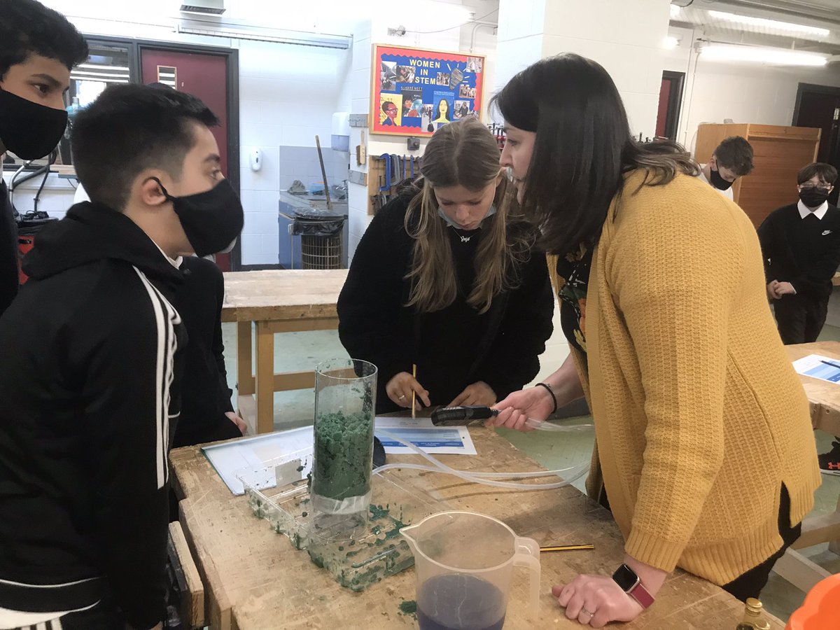 LeithStem's tweet photo. Petex Petroleum Experts Ltd. are leading a series of lessons with a lucky group of our S1 pupils.  @leith_tech @leithacademy @LeithScience https://t.co/HMzGOSPqvI