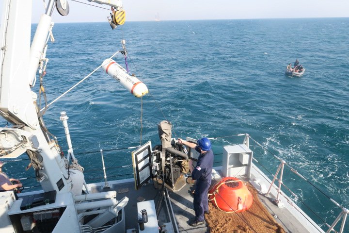 HMSBangor's tweet photo. We've flexed our mine-hunting muscles 💪 during #IMX22! We operated with warships from around the globe 🌎 to find, identify and recover drill mines with Seafox and Diving teams. This is how @CommanderUKMCMF keeps trading routes open and promotes regional stability #Continuous15 https://t.co/cByqKWkKqQ