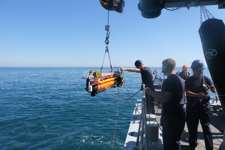 HMSBangor's tweet photo. We've flexed our mine-hunting muscles 💪 during #IMX22! We operated with warships from around the globe 🌎 to find, identify and recover drill mines with Seafox and Diving teams. This is how @CommanderUKMCMF keeps trading routes open and promotes regional stability #Continuous15 https://t.co/cByqKWkKqQ