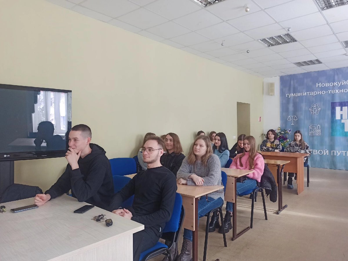 Наши студенты стали участниками Лингвистической онлайн программы "ЗНАТОКИ РУССКОГО ЯЗЫКА".
Ребята, проявив свою эрудицию, выполняли задания и показали отличные знания по родному языку. Поздравляем наших студентов из групп: 40-ПК и 34-Б с почетным 🥇1 местом!🥇